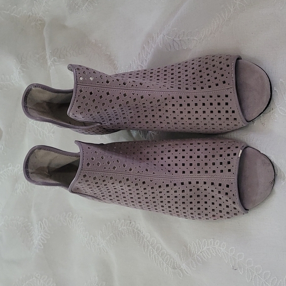 Lori Goldstein Diamond Cut Peep Toe Bootie  Size  8 1/2  Liliac - Picture 3 of 8